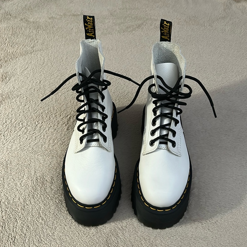 Dr. Marten’s 1460 Pascal Max Women's White Leather Boots Excellent Condition